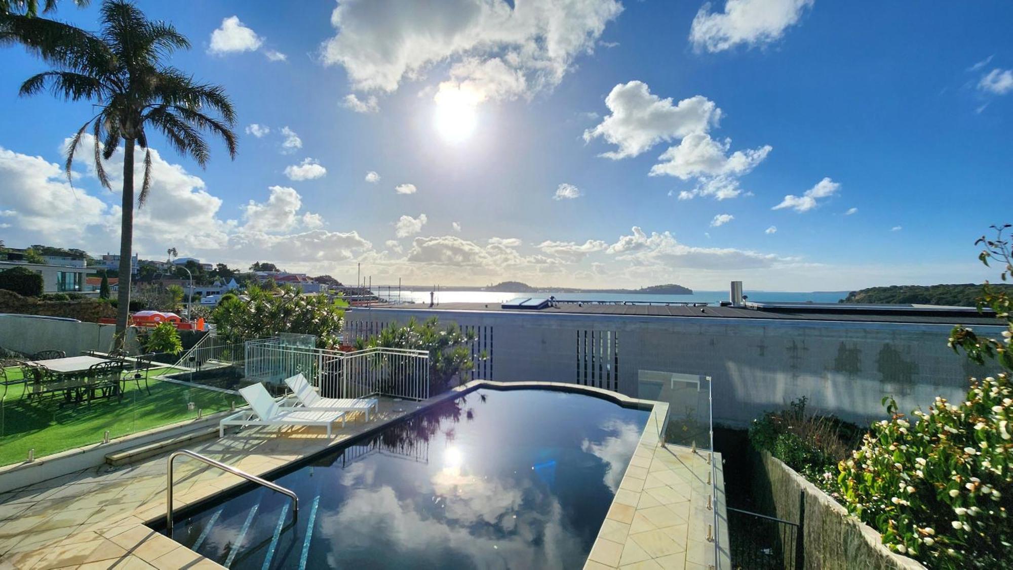 Orakei Grandeur Mansion With Sea Views & Pool Villa โอ๊คแลนด์ ภายนอก รูปภาพ